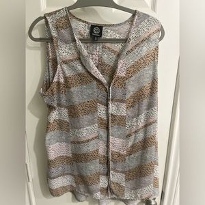 Bobeau tan/cream/pink polyester High Low Midi sleeveless v-neck blouse Size: 1X